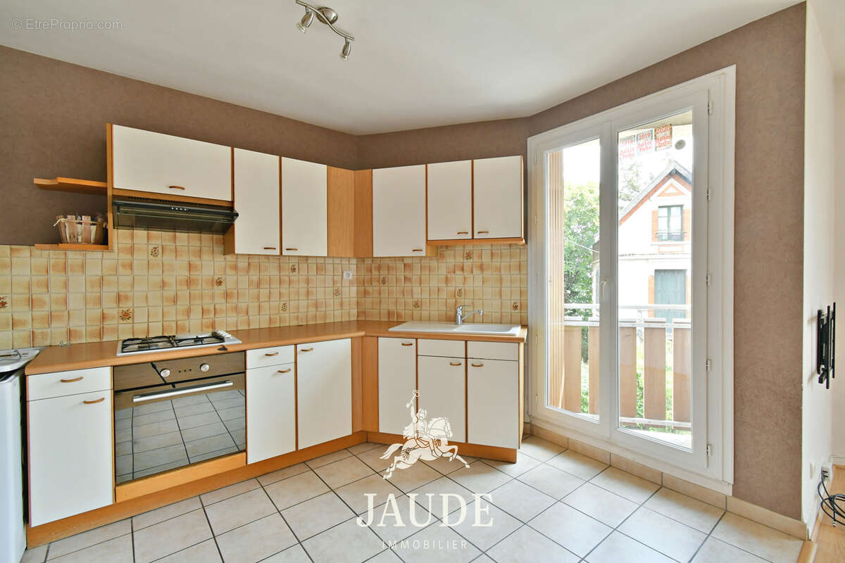 F3 traversant de 64m2 avec GARAGE et BALCON - Quartier Salins à Clermont-Ferrand - photo 8