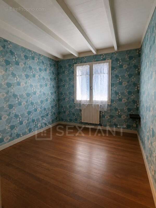 Maison de 120 m²  à rénover  4 chambres  grandes dépendances - photo 11