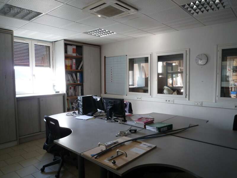 Dpt Aisne (02), LA CROIX SUR OURCQ  à vendre ensemble immobilier professionnel  1170 m2 ateliers et bureaux sur 3000 m2 de terra - photo 10