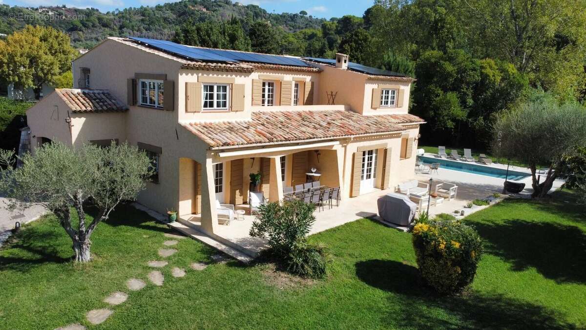 Maison à LA ROQUETTE-SUR-SIAGNE