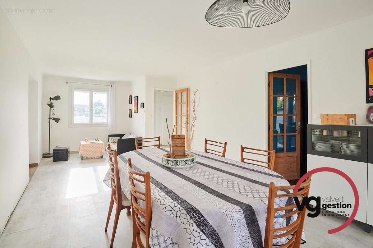 Maison à DECINES-CHARPIEU