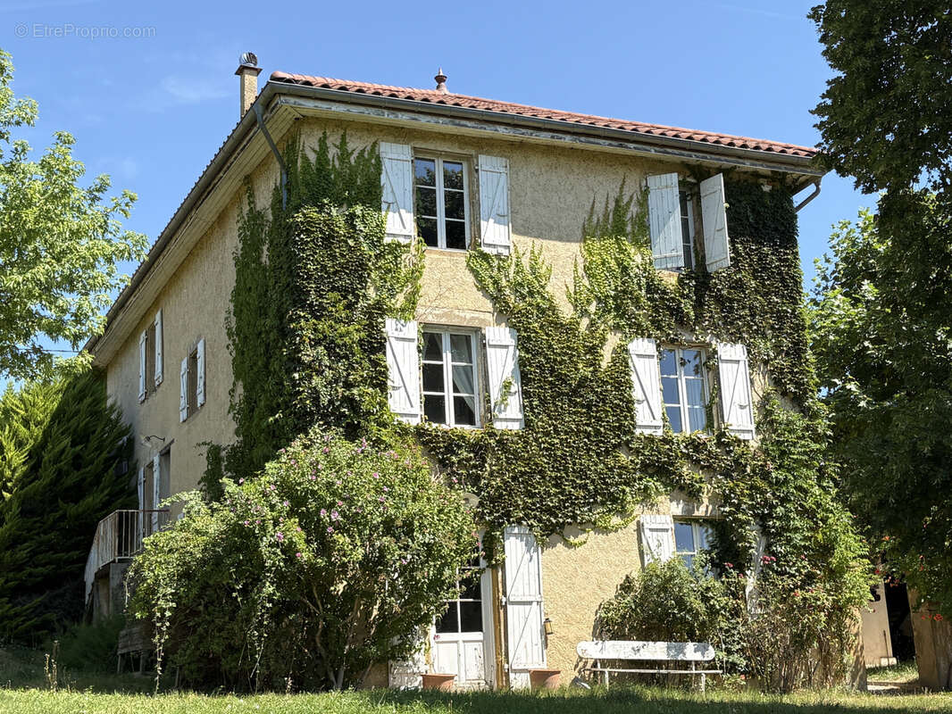 PRIMARETTE belle Bâtisse 280m2 avec terrain attenant de 2 hectares - photo 2