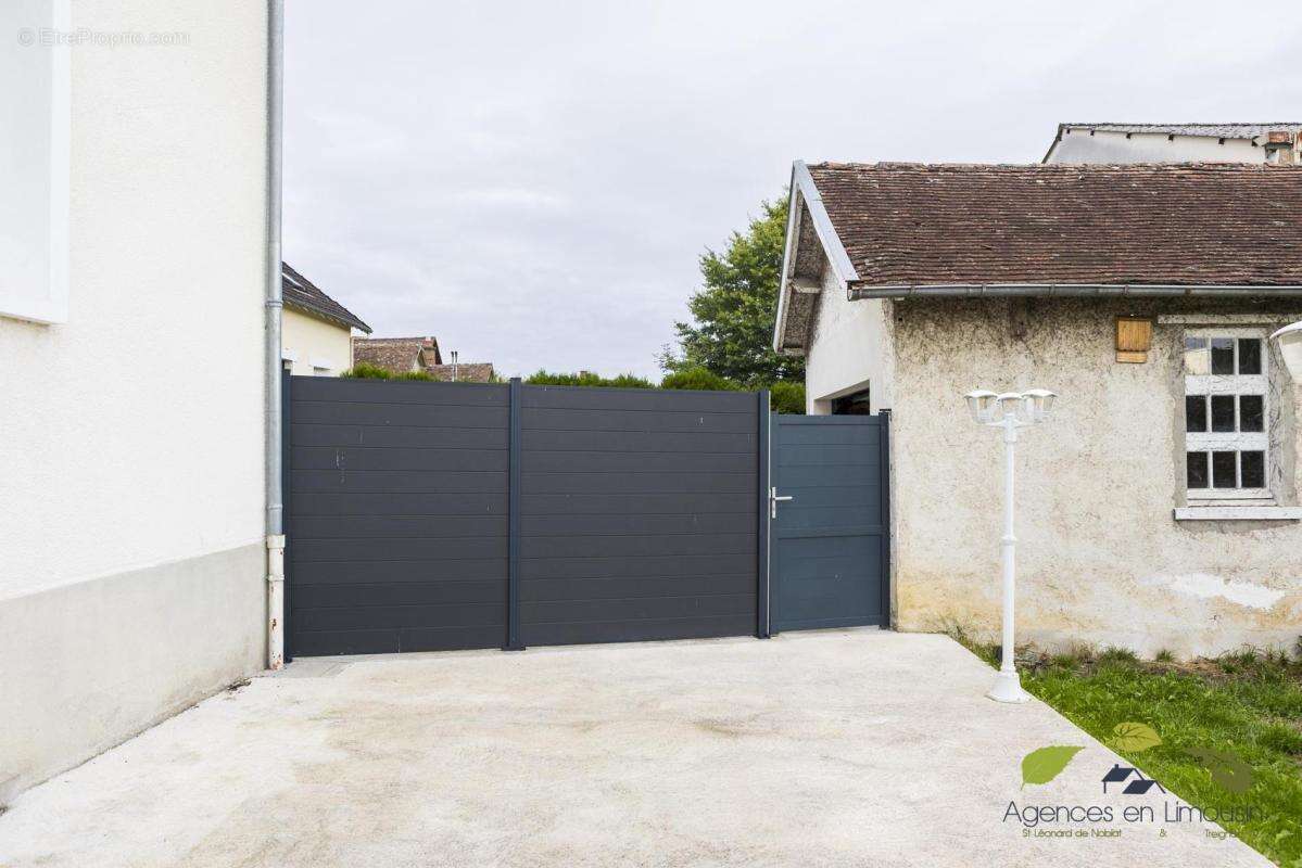Maison à PIERRE-BUFFIERE