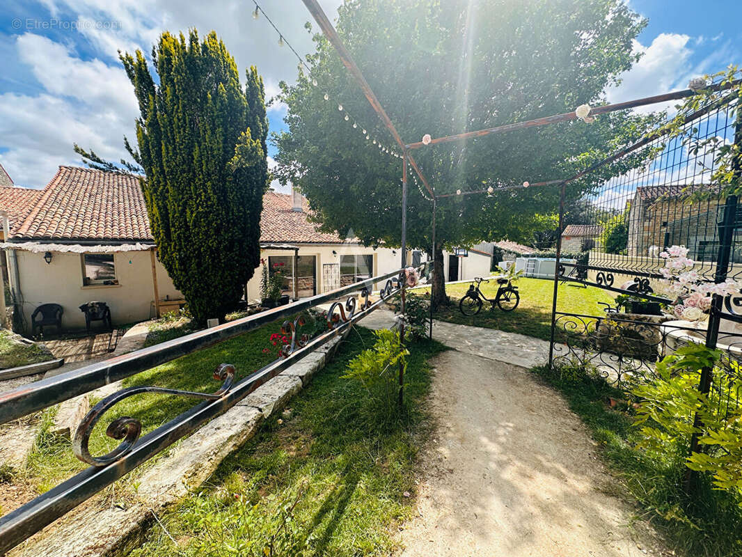 Maison à SAINTES