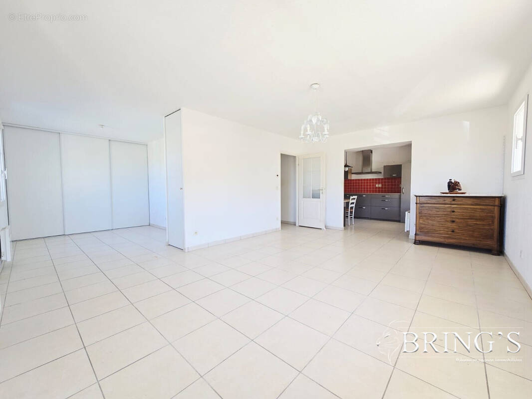 Appartement à ROUGIERS