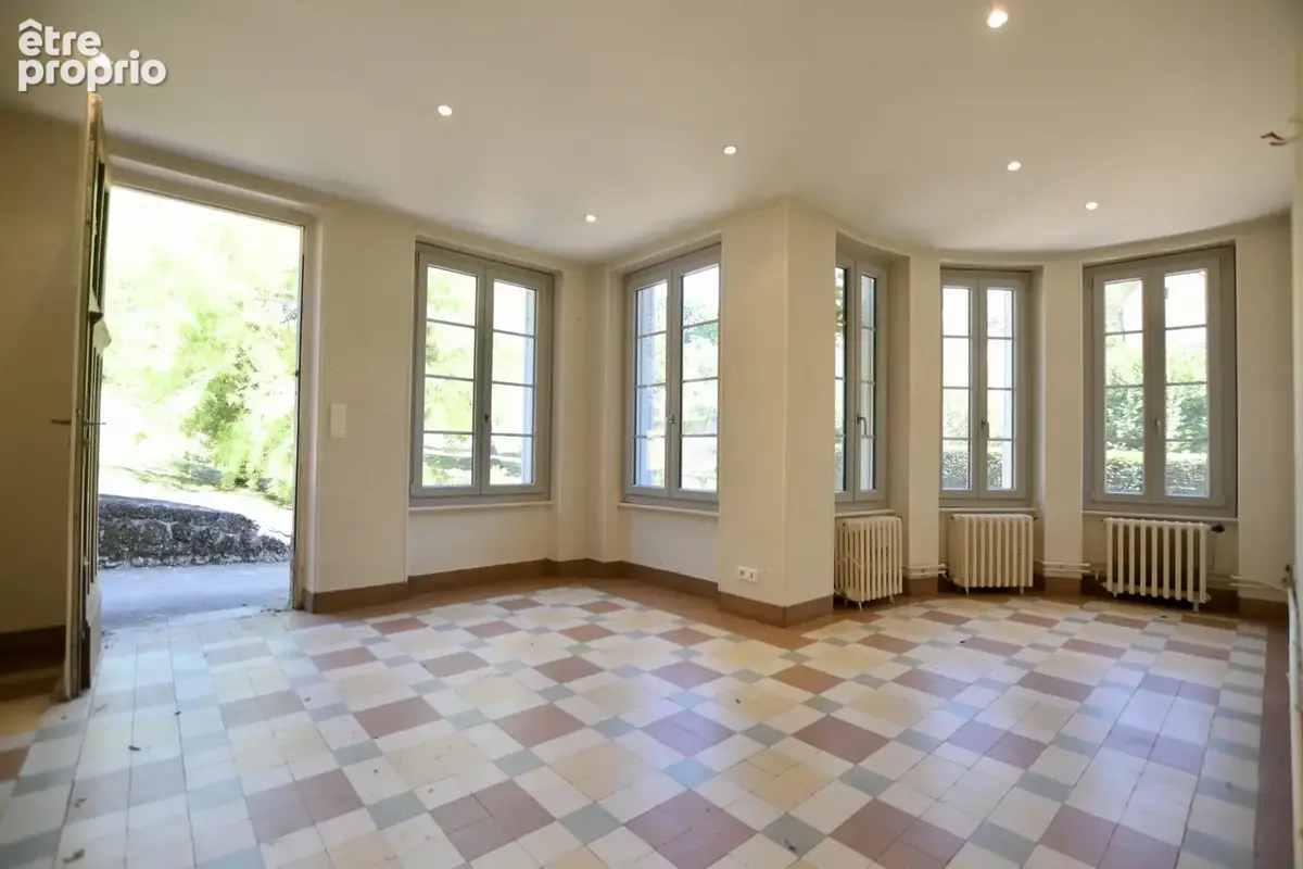 À Avallon, vaste propriété de charme avec parc arboré et potentiel familial ou locatif - photo 7