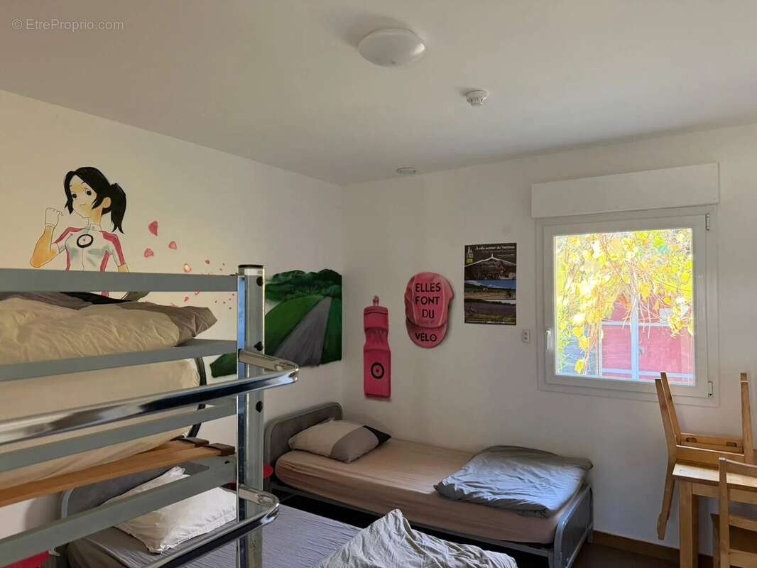 Commerce à PERNES-LES-FONTAINES