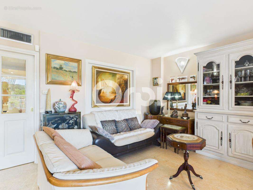 Appartement à MANDELIEU-LA-NAPOULE