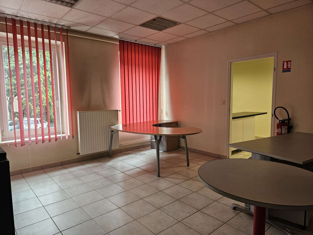 Local professionnel de plus de 400 m2 au centre ville de longwy - photo 5