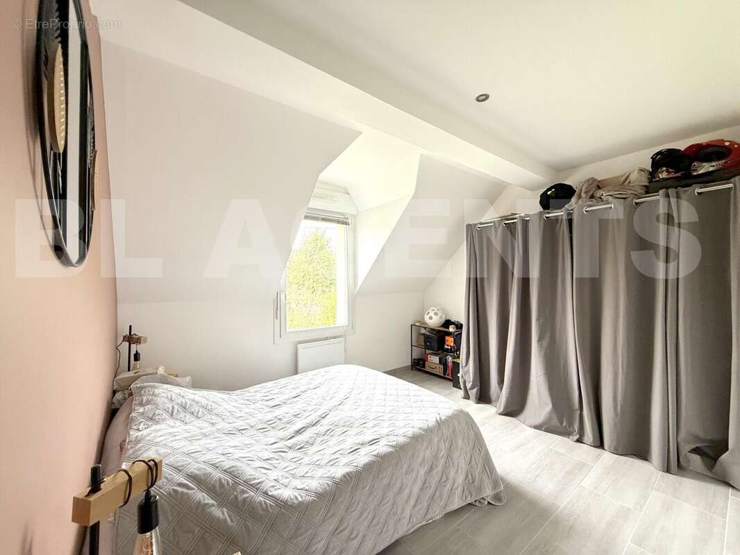 CHAMBRE RDC - Maison à DIEVAL