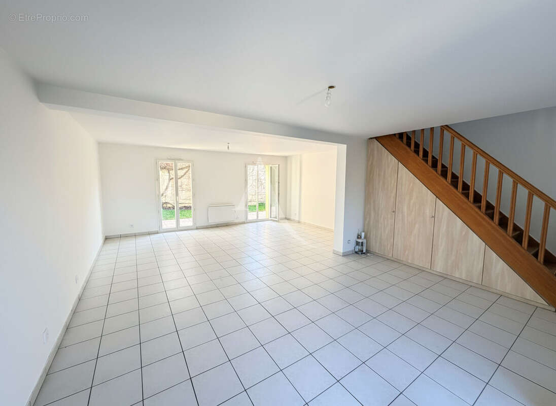 Maison à MOISSY-CRAMAYEL