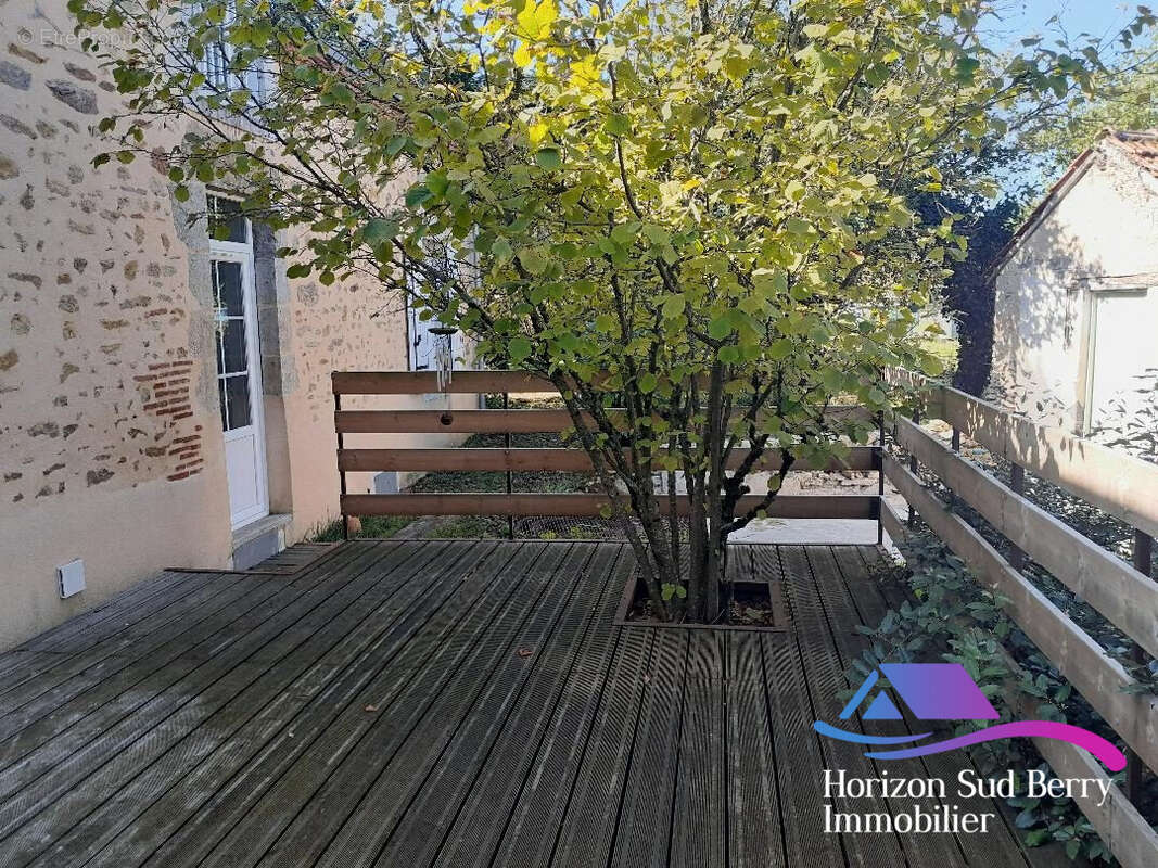 Terrasse à l&#039;arrière - Maison à MOUHERS