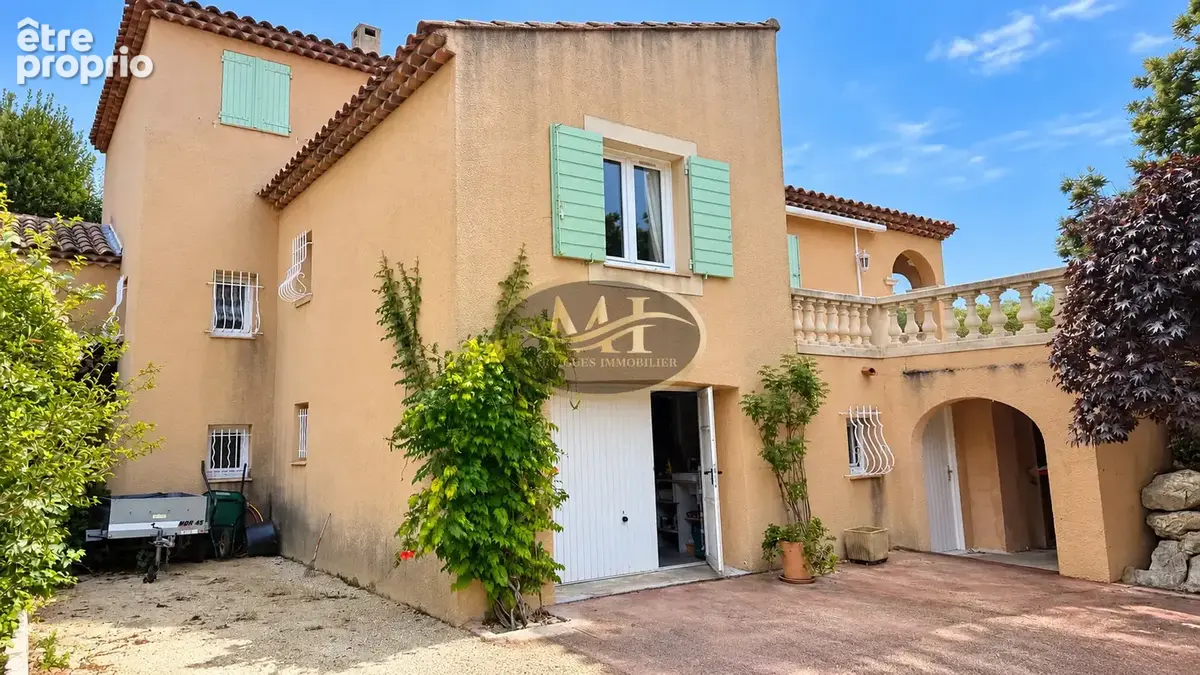 Maison familiale 151 m2   Terrain arboré de 945 m2   Grande piscine à débordement   Martigues Jonquières - photo 4