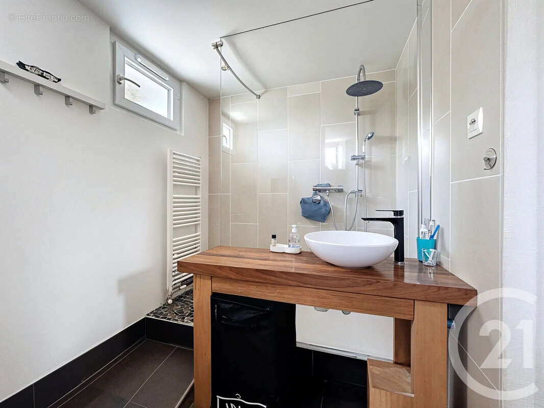 Maison à PONT-EVEQUE