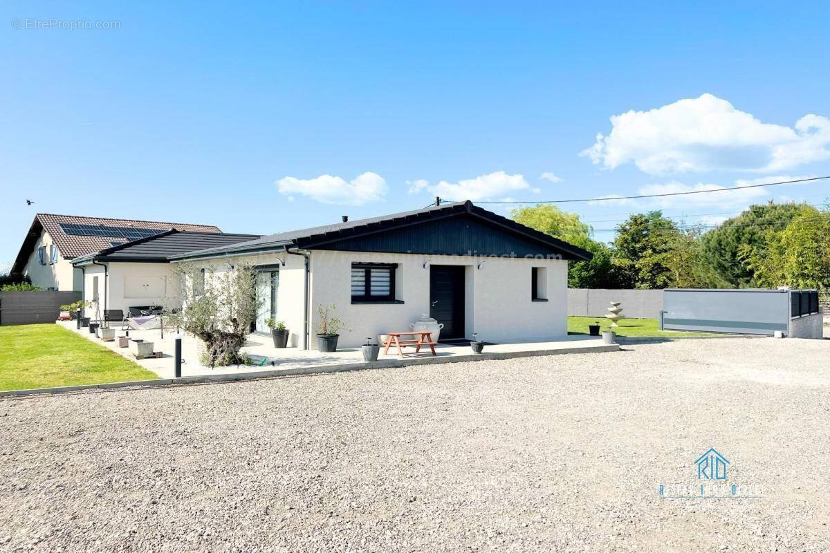 Maison à SAINT-SIMEON-DE-BRESSIEUX