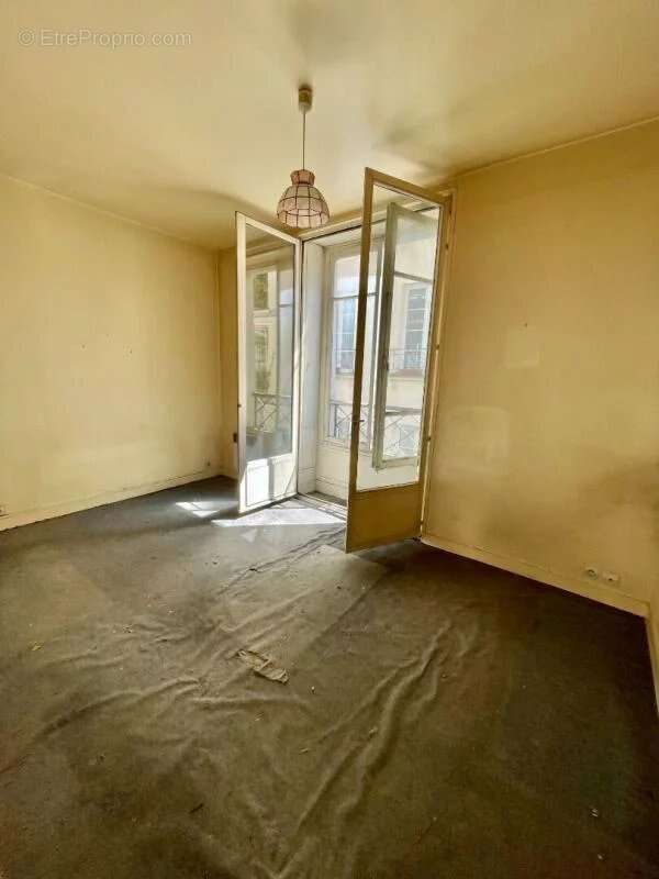 Appartement à PARIS-3E