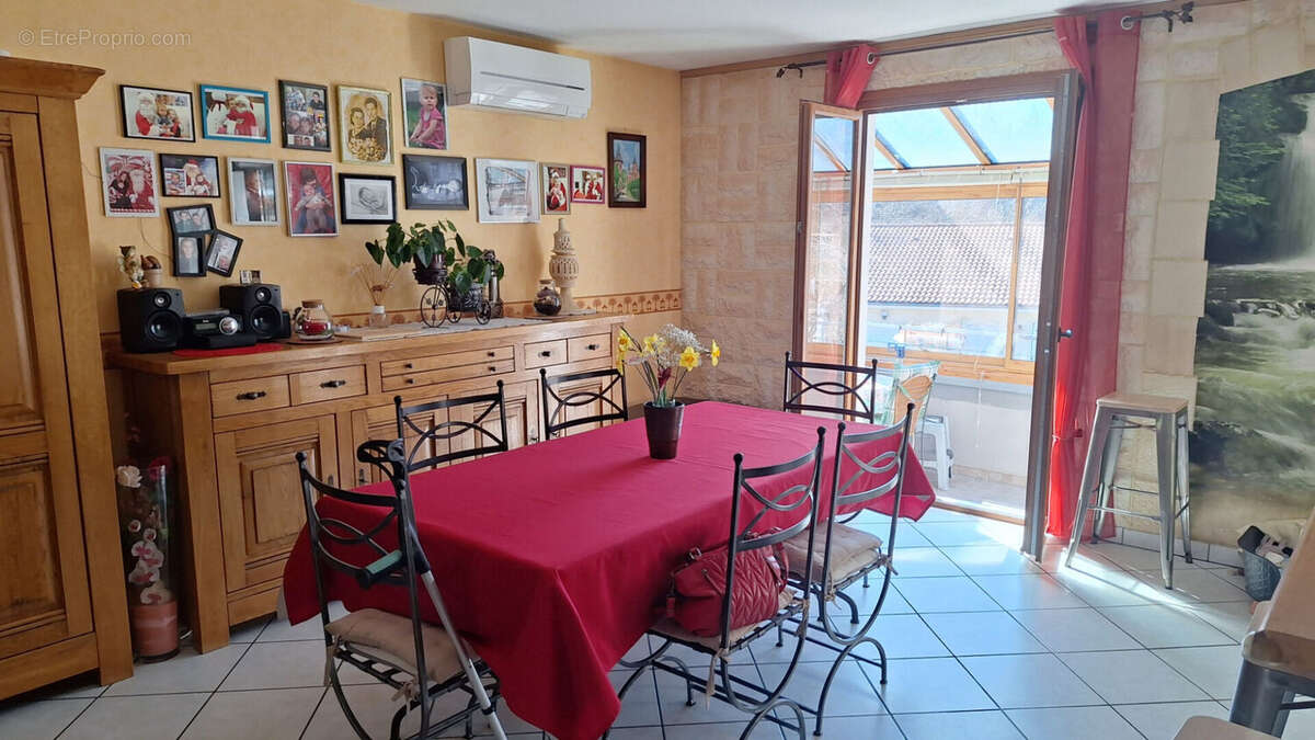 Maison à SAINT-GENES-CHAMPANELLE