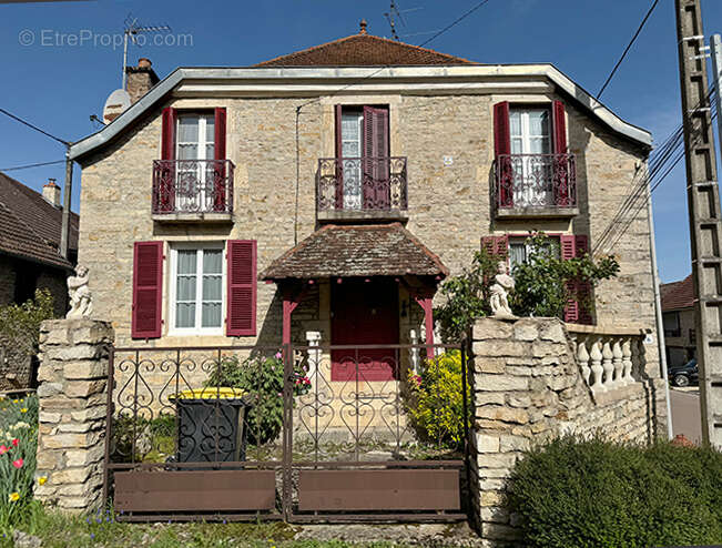 Maison ancienne 6 pièces 127 m² avec courrette de 30 m2 devant - photo 10