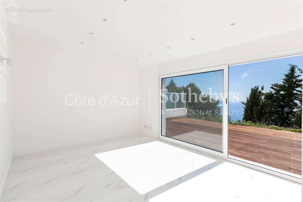 Appartement à LA TURBIE