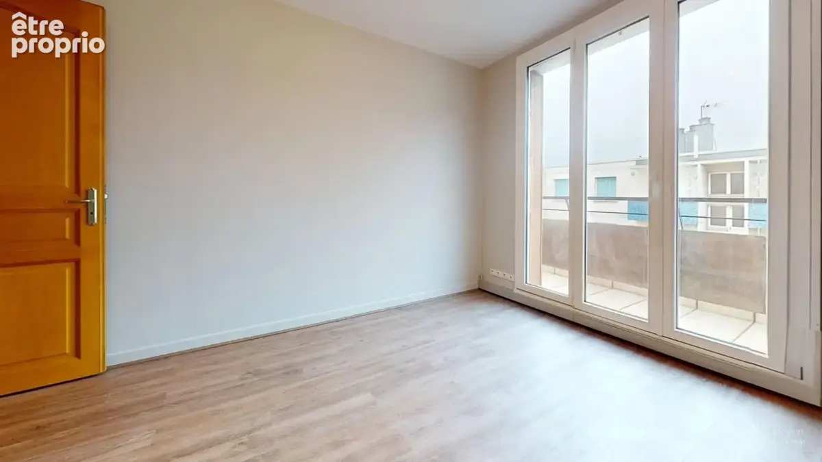 DERNIER ETAGE ! Grand T3 traversant de 67 m² - photo 4