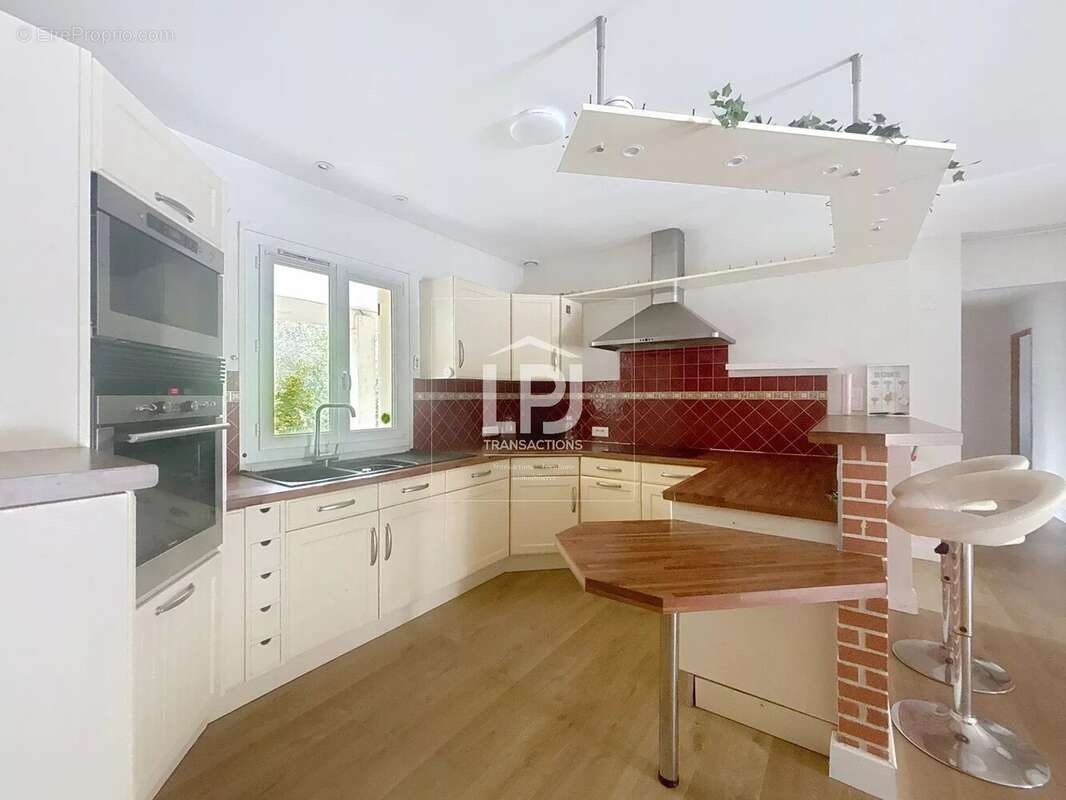 Maison à LA SALVETAT-SAINT-GILLES