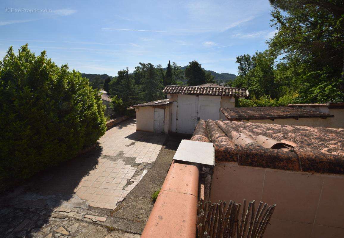 Maison à LE PUY-SAINTE-REPARADE