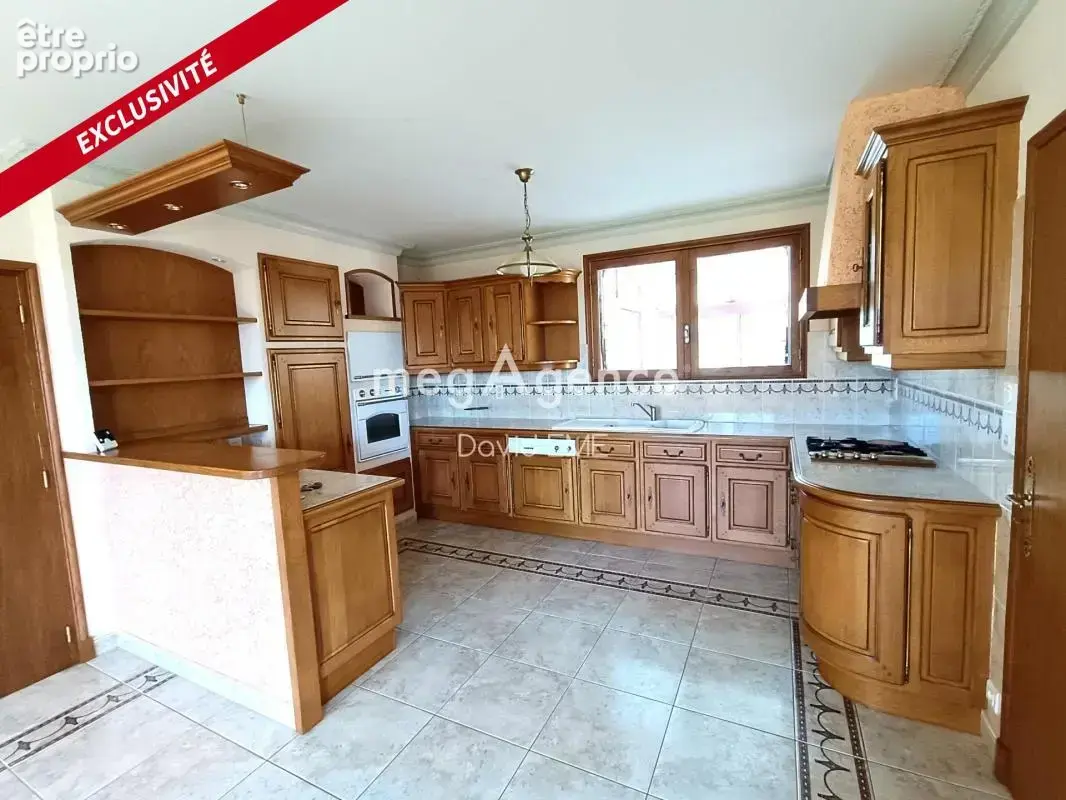 9 Pièces, 172 m2, 6 chambres, BEAULIEU-SOUS-LA-ROCHE - photo 8