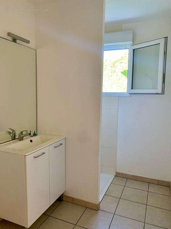 Appartement à CRUZILLES-LES-MEPILLAT
