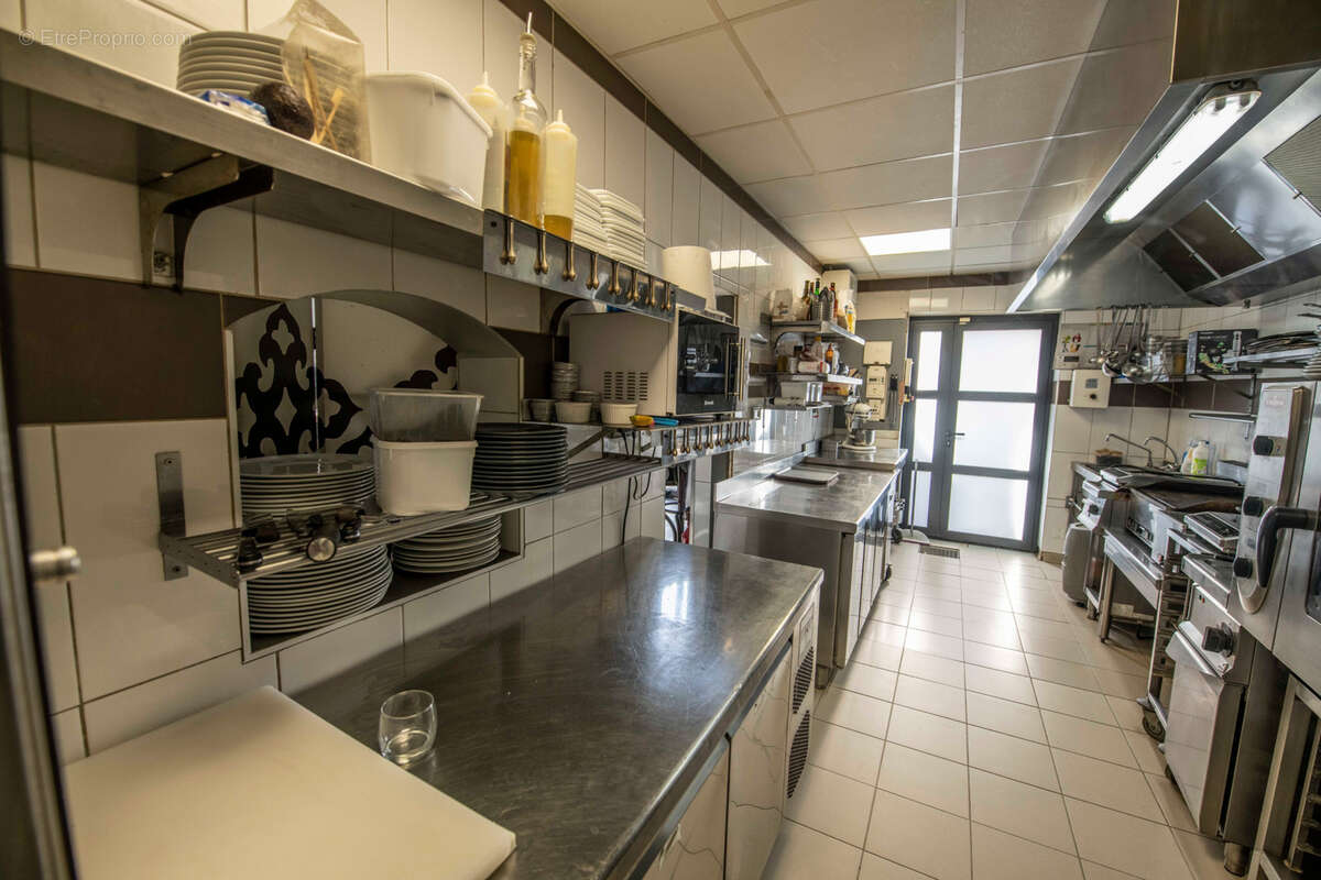 Commerce à SAINT-SATURNIN-DE-LUCIAN