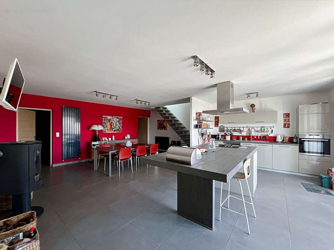 Maison à PUJOLS-SUR-CIRON