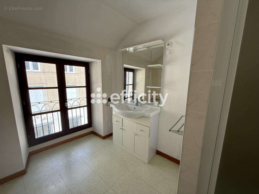 Appartement à SAUZE-VAUSSAIS