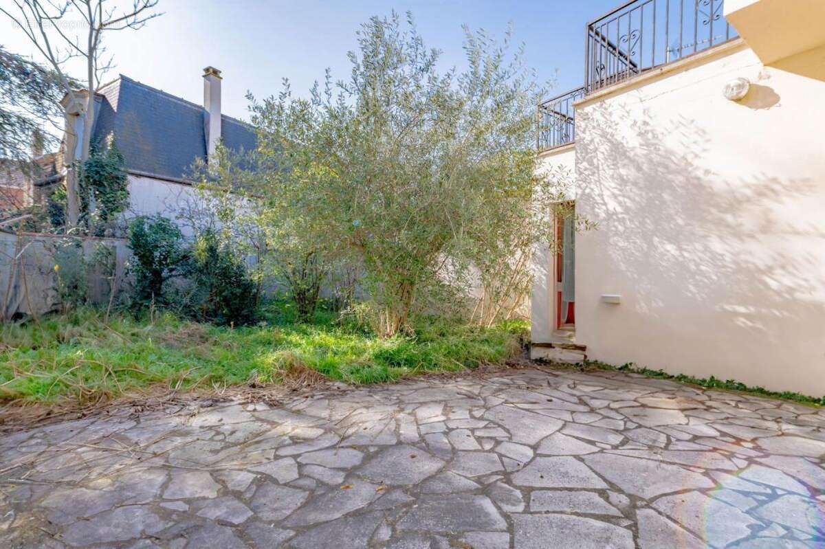 94 - saint maur - la varenne st hilaire - maison avec jardin - photo 4