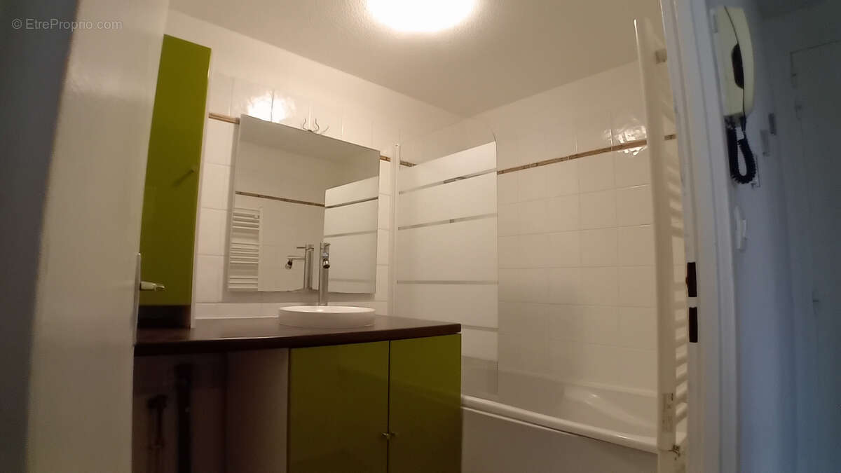 Appartement à LA CRAU