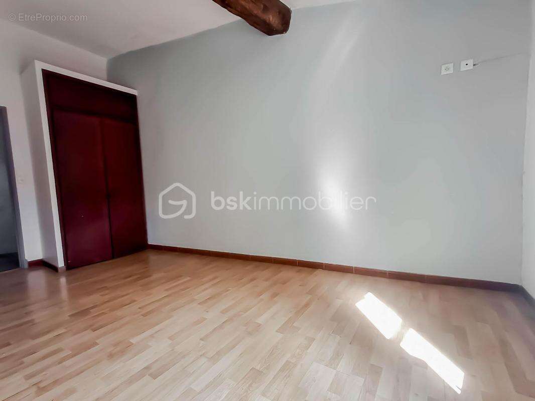 Maison à PEZILLA-LA-RIVIERE