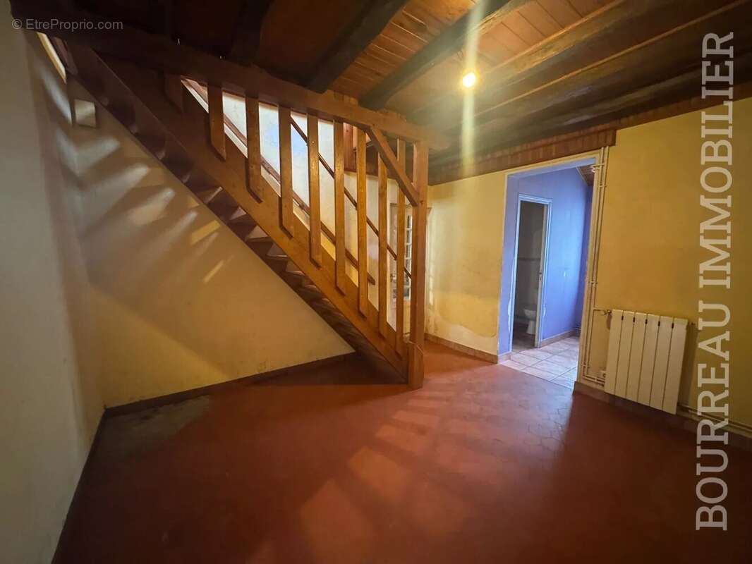 Maison à LA CELLE-SAINT-CYR