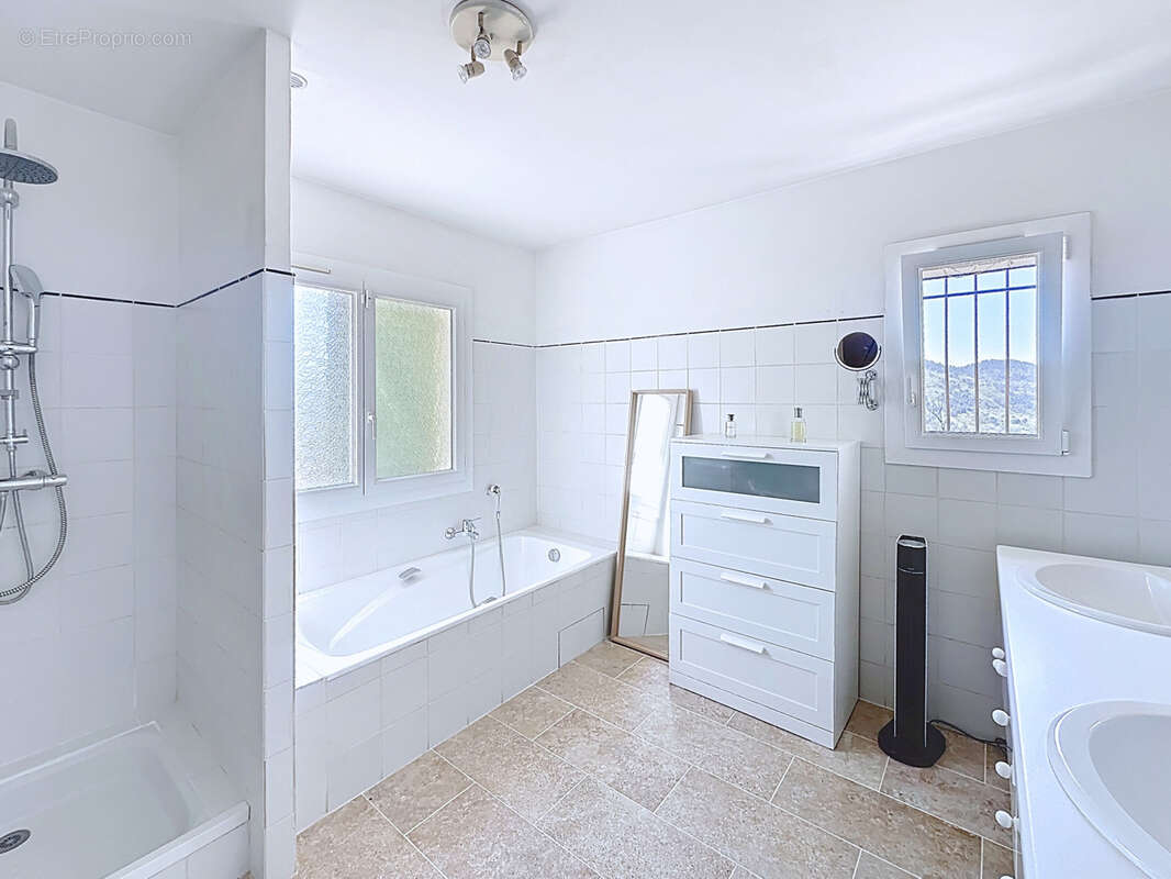 Maison à TOURRETTES-SUR-LOUP