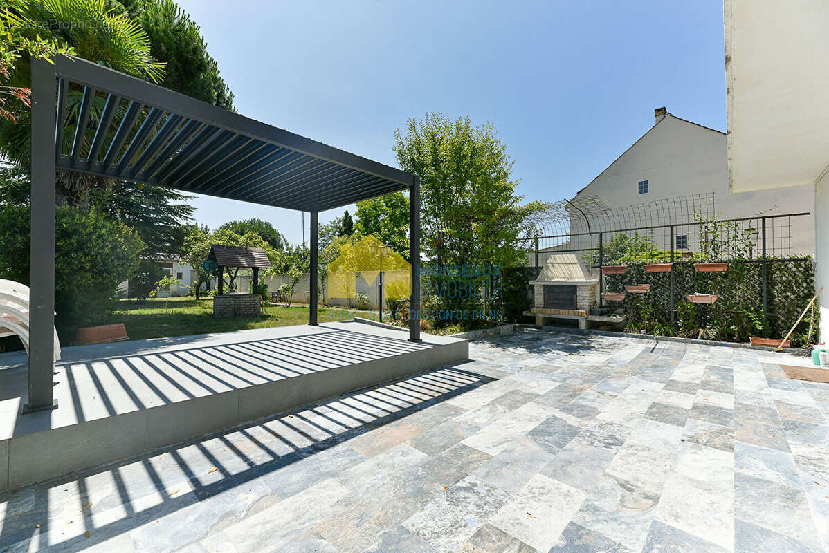 Maison à SAINTE-GENEVIEVE-DES-BOIS