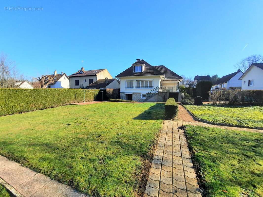 Maison à BRIIS-SOUS-FORGES