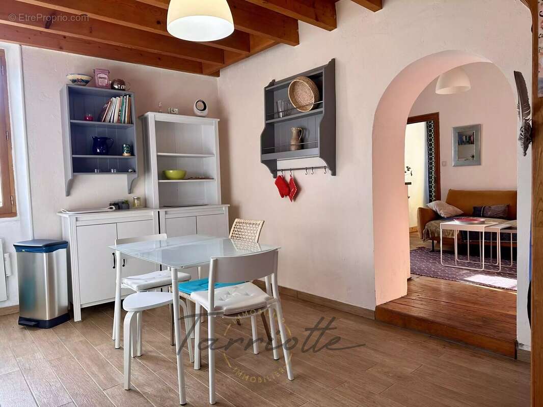 Appartement à SAINT-MARTIN-SUR-LAVEZON