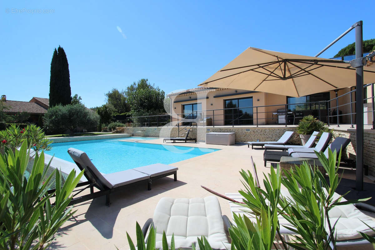 Maison 264 m² à Mormoiron  - photo 8