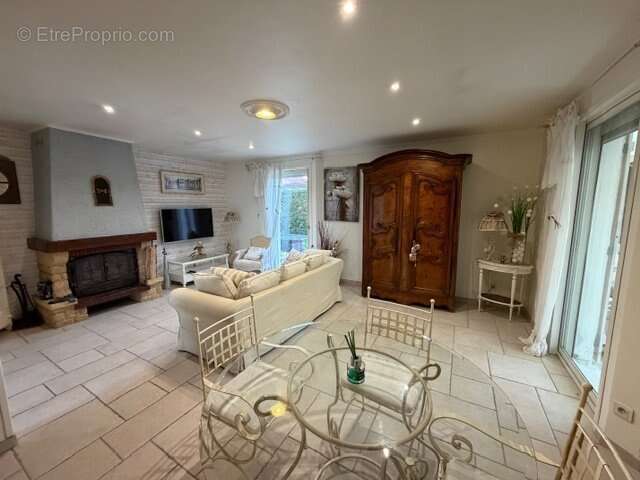Maison de caractère secteur Veauche – 147 m² sur terrain clos et arboré de 810 m² - photo 5