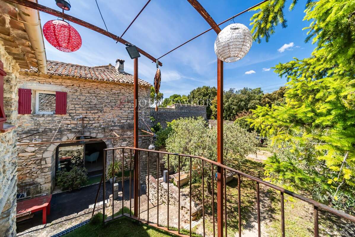 Maison à GORDES