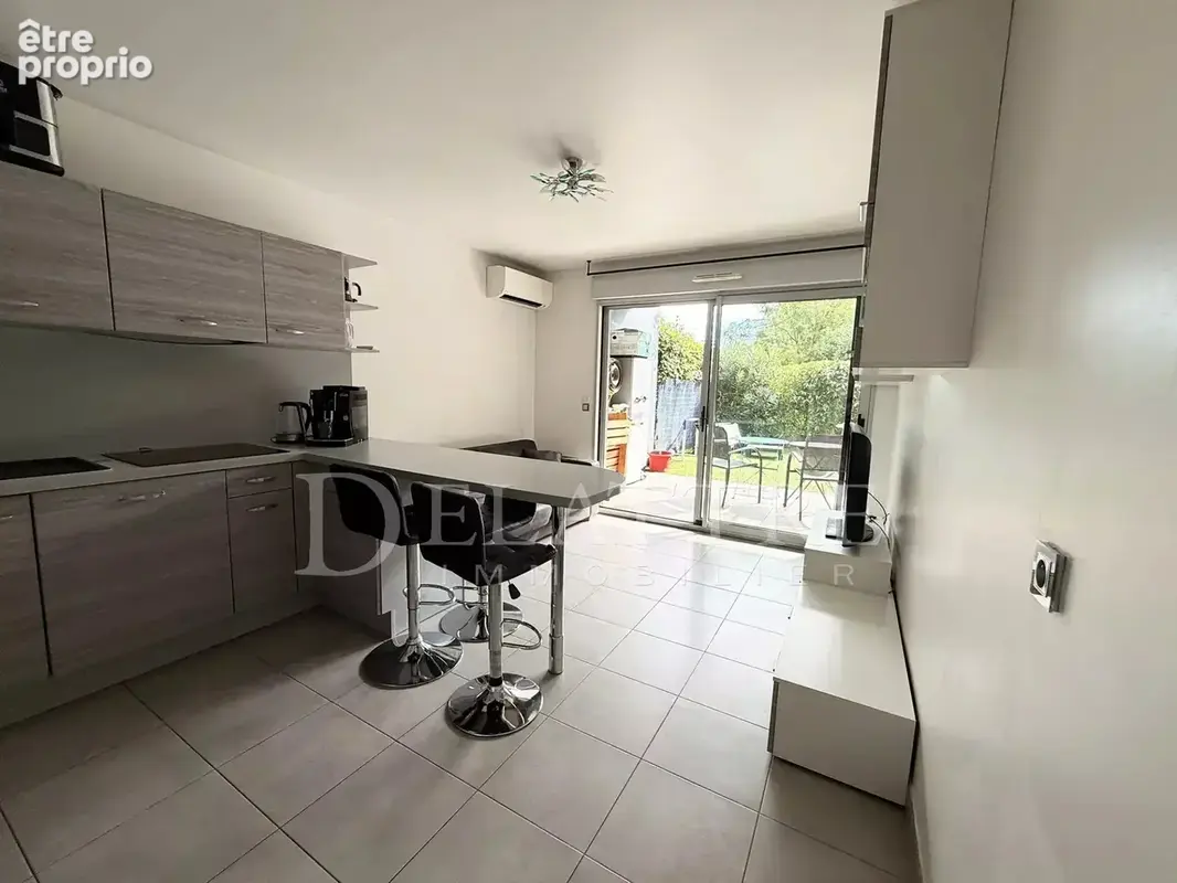 2 pièces rez-de-jardin avec piscine, garage et vue verdure - photo 7