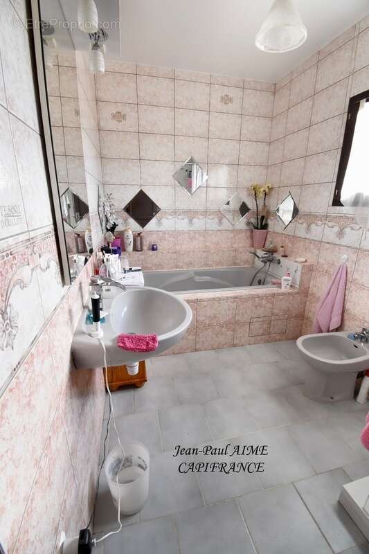 Commerce à PONT-SAINT-ESPRIT