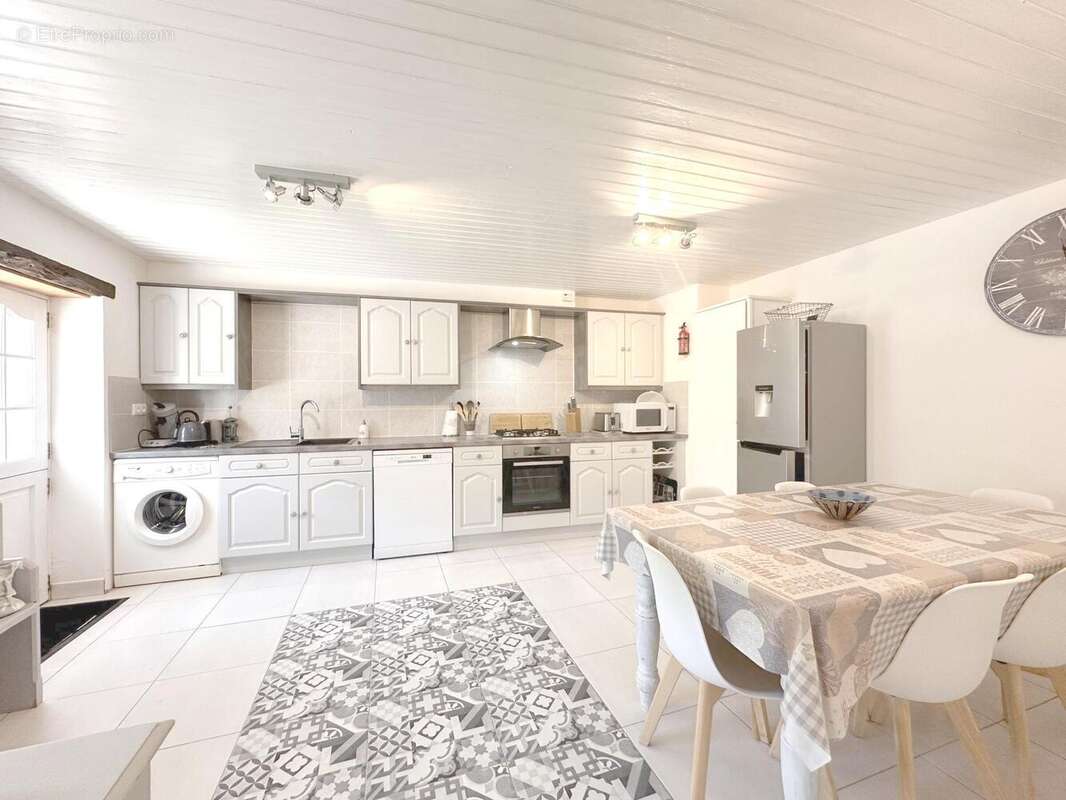 Maison 225 m² à Roumagne  - photo 7