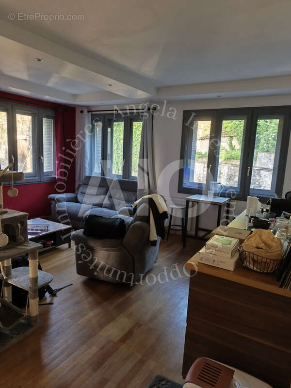 Appartement T3 Montée de Choulans à Lyon 5 avec balcon, cave   68 m2   1er étage. - photo 3
