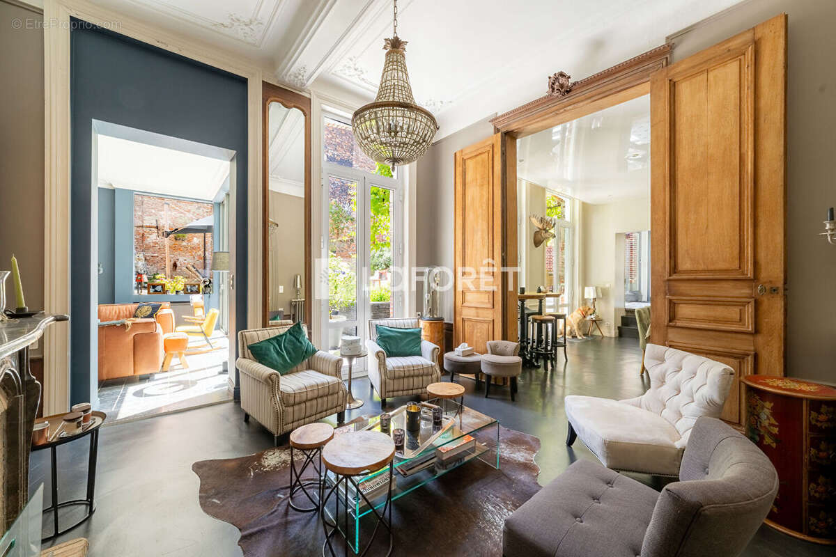 Grande maison d'époque rénovée avec goût - Secteur Tribunal - photo 3