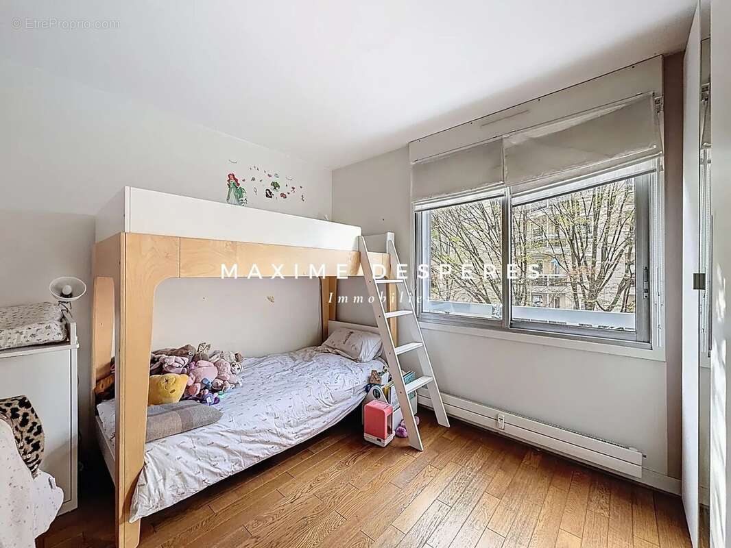Appartement à COURBEVOIE