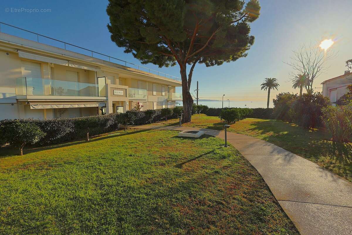 Appartement à VALLAURIS