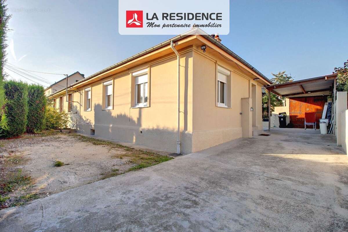 Maison à SAINT-ETIENNE-DU-ROUVRAY